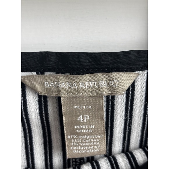 Women's Banana Republic Black & White‎ Striped Pleated Flared Skirt Size 4P 0454 - Picture 2 of 6